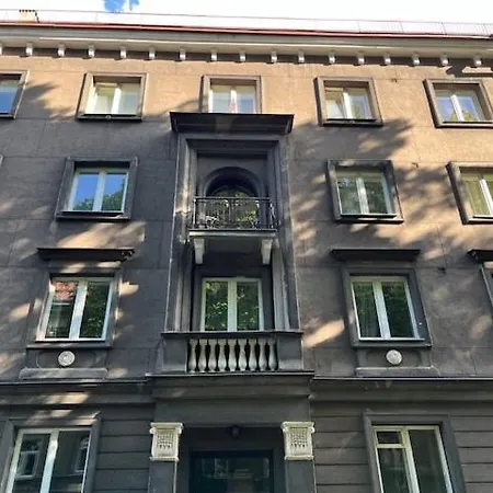 Cozy Next To Old Town Apartment