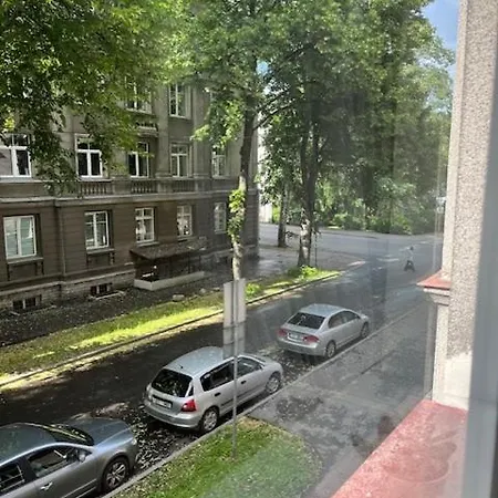Cozy Next To Old Town Apartment *