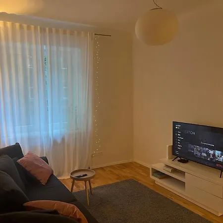 Cozy Next To Old Town Апартаменты *